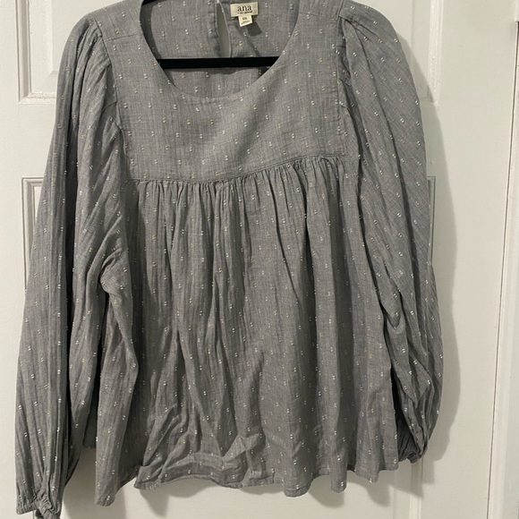 Grey embroidered top! - Picture 1 of 4